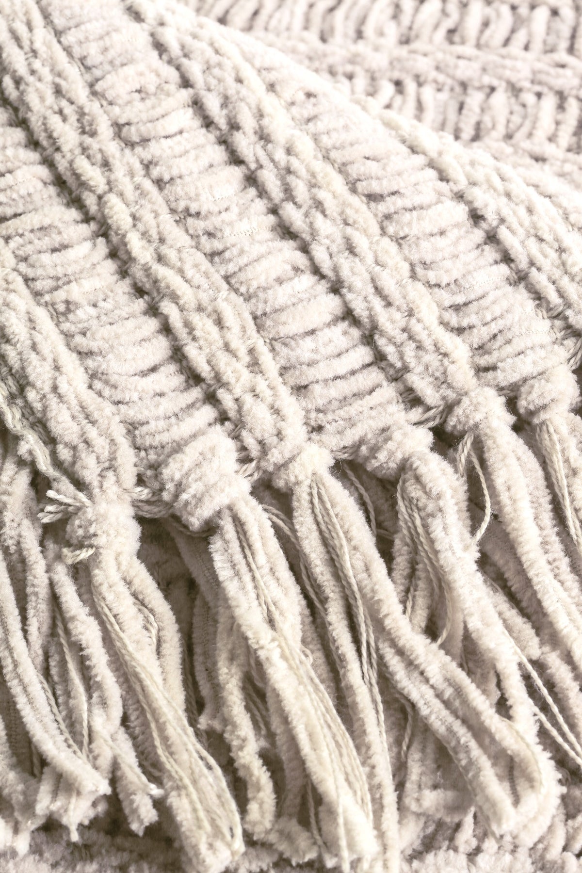 Amara Ecru throw — ribbed texture and tassel detail
