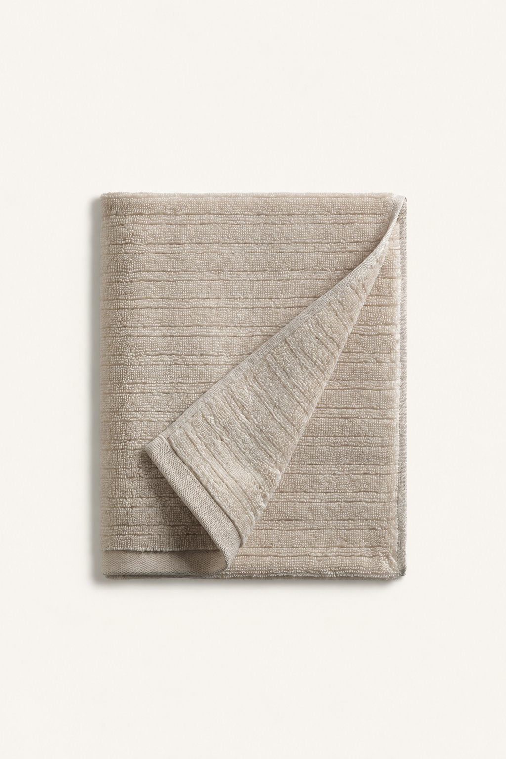 Pavia Home Aviola — Folded beige towels