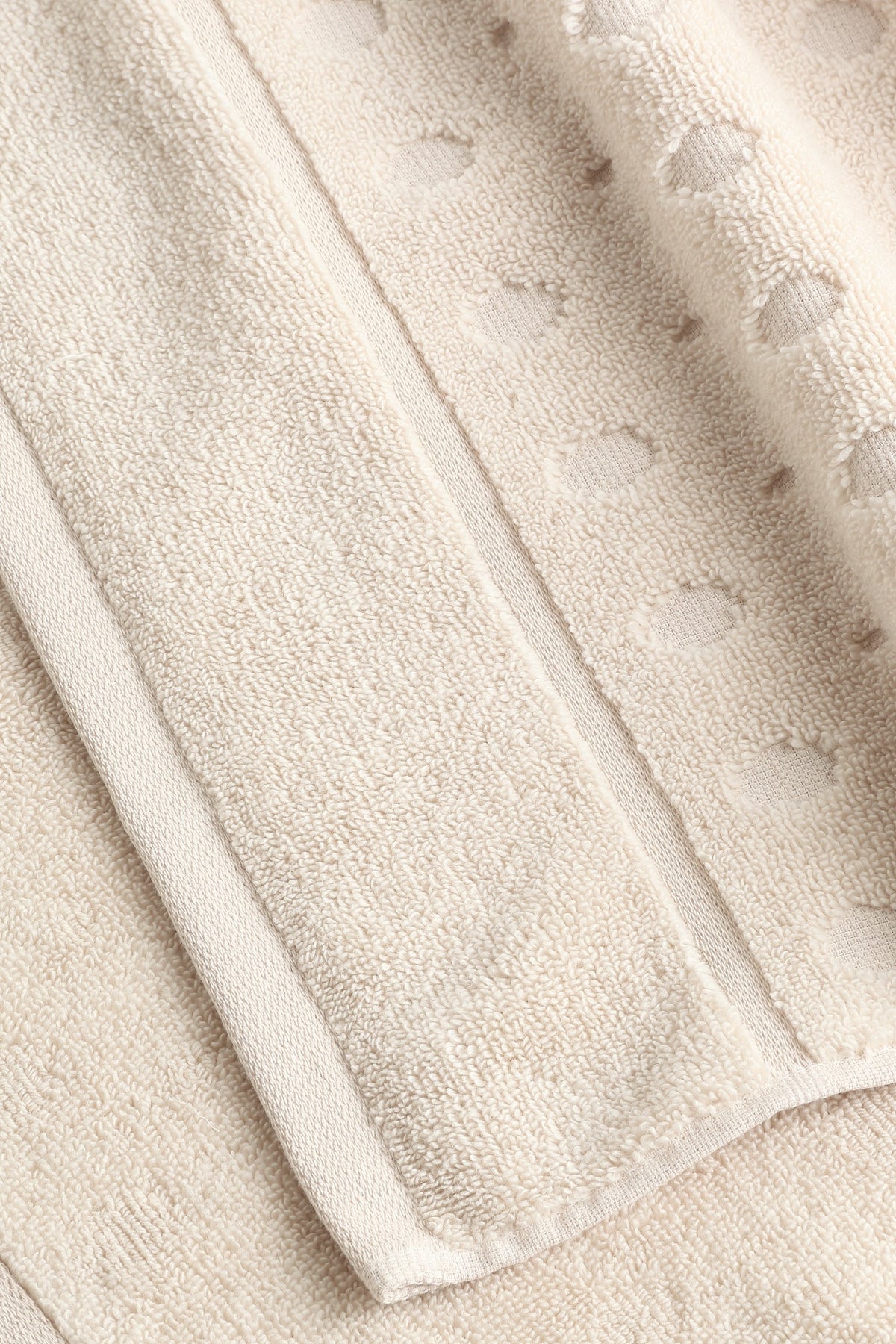 Pavia Home Bernardo — Close-up of the textured circular pattern