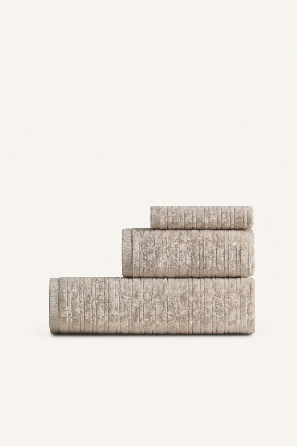 Pavia Home Aviola — Beige three-piece towel set
