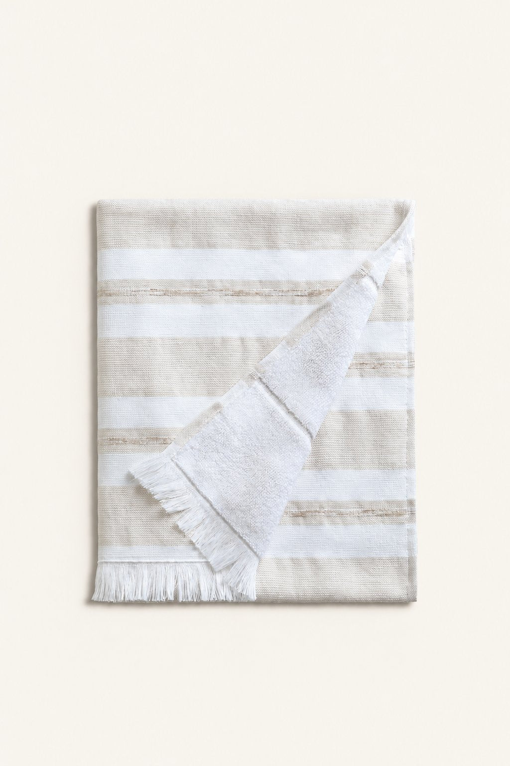 Pavia Home Barlet towel set — beige folded