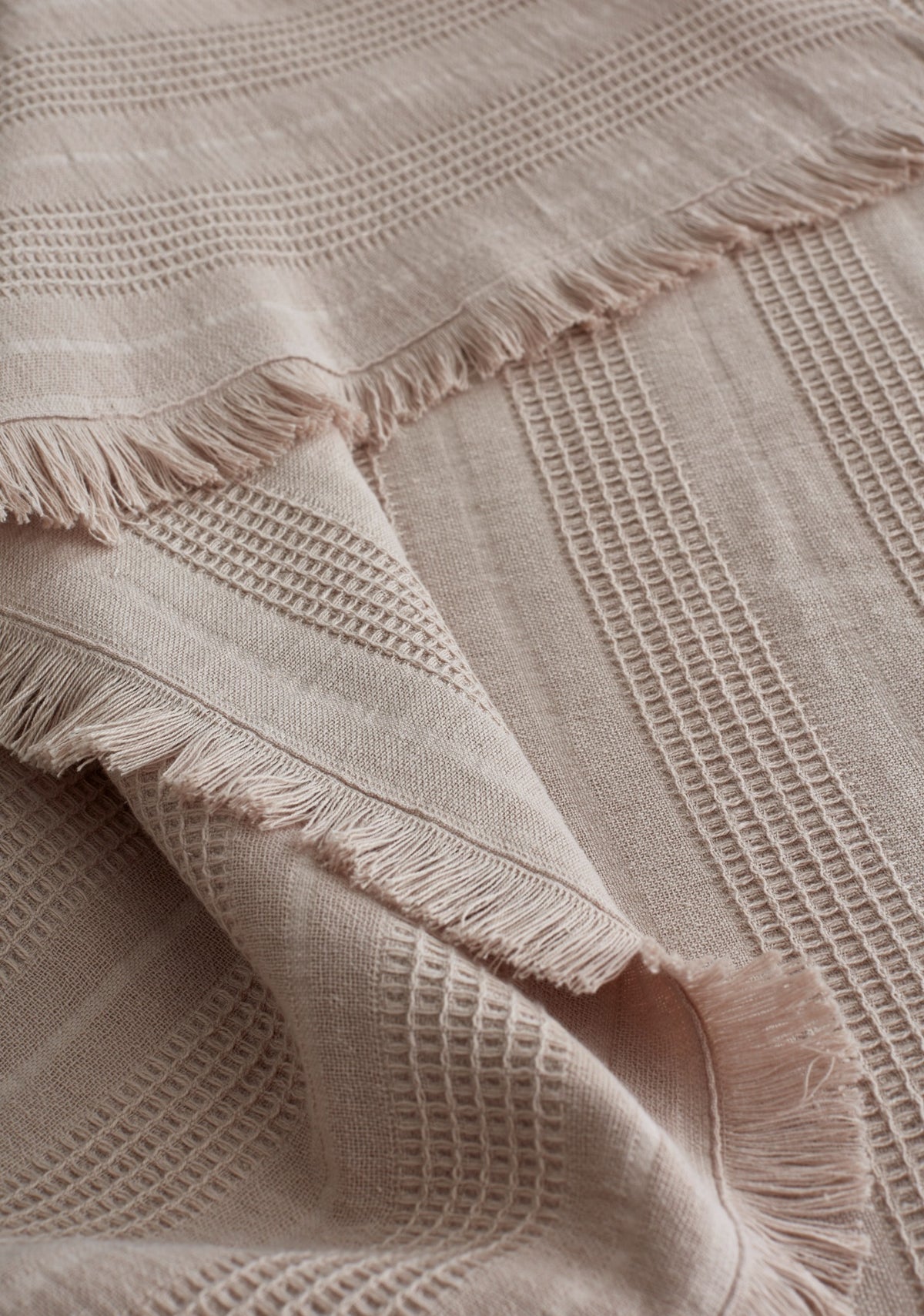 Erna Quartz weave and fringe detail