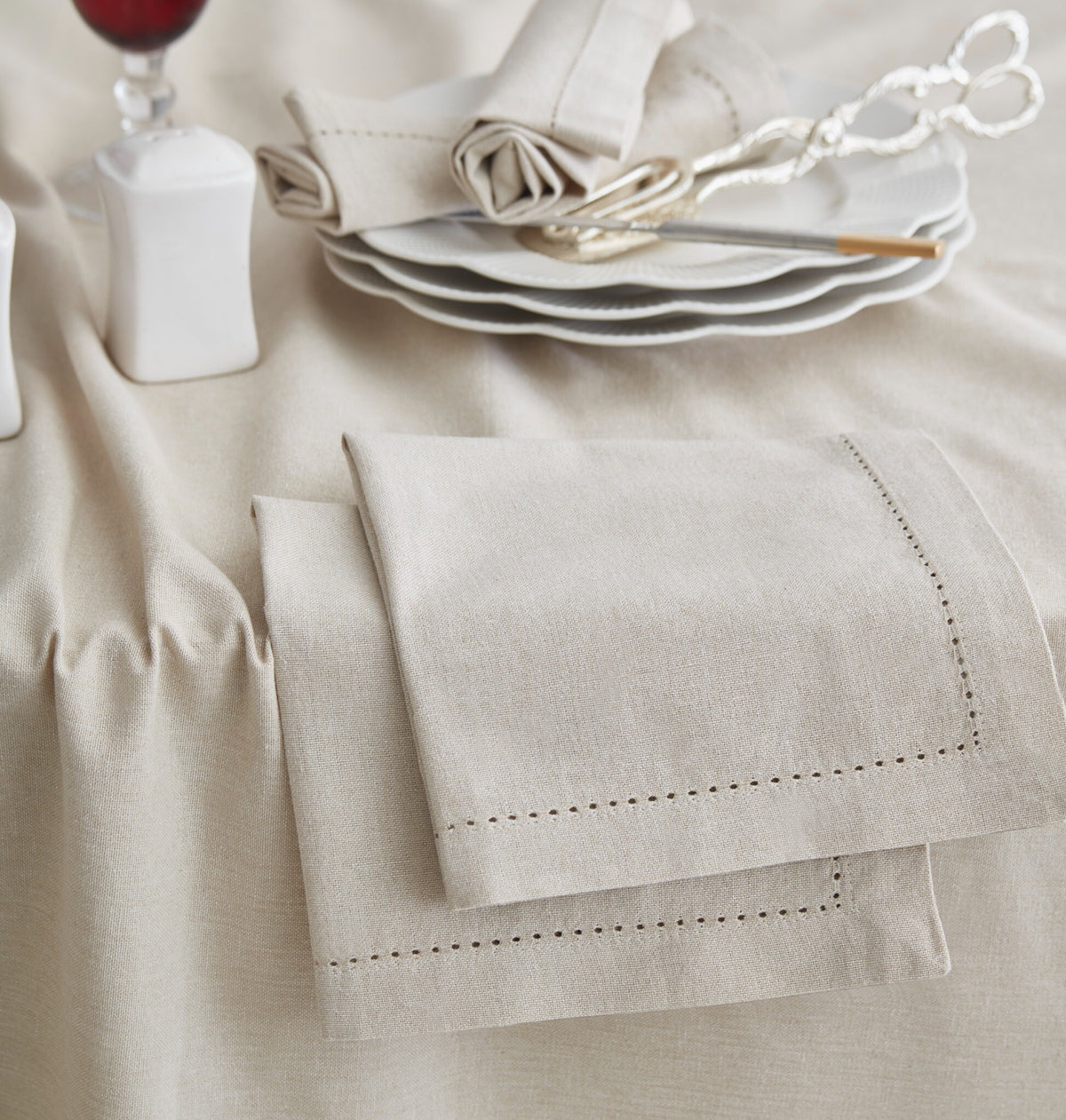 Detail of Jolly Light Beige tablecloth with matching napkins styled on the table